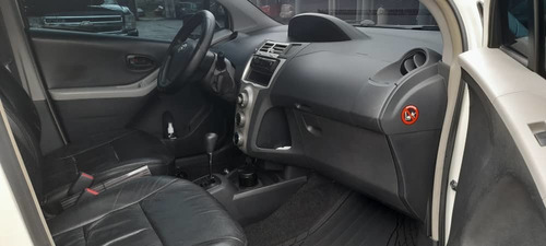 Imagen 8 de 16 de Toyota Yaris Automatico