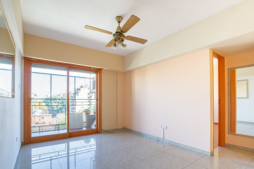 Venta. Dos Ambientes Con Balcon Y Lavadero. Villa Crespo