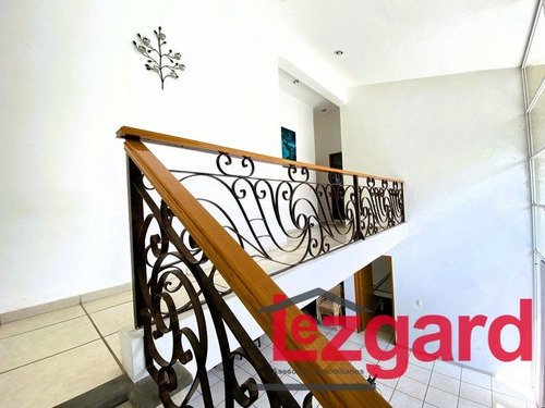 Encuentra Confort Y Estilo: Casa Seminueva En Lomas De Cocoyoc