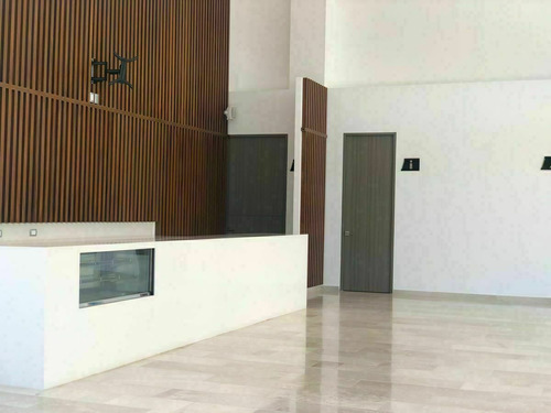 Lujoso Departamento En Venta En Zona Hotelera De Cancun