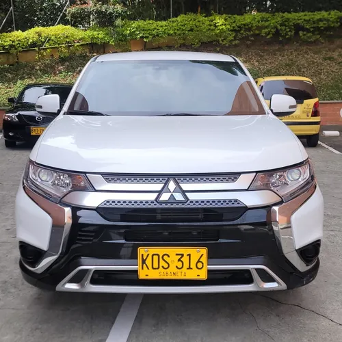 ¡casi Nuevo! Mitsubishi Outlander Kaiteki 2.4 Cvt Lx