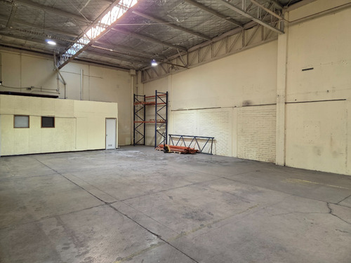 Arriendo Bodega Con Oficinas En Condominio Industrial