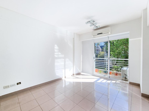 Departamento De 2 Ambientes En Caballito Balcon - Vista Abierta - Cocina Integrada
