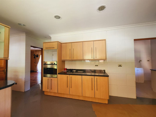 Casa En Venta De 6 Dorm. En Talca