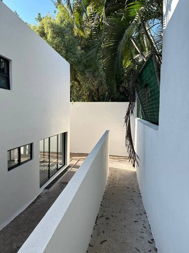 Casa Moderna En Venta En Jacarandas, Cuernavaca De 322 M²