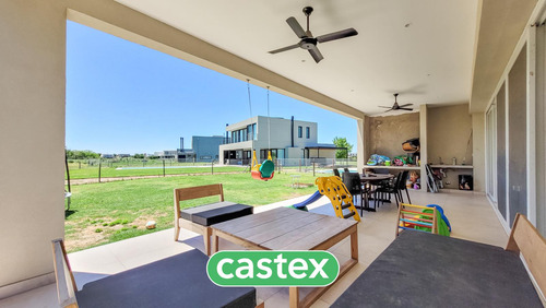 Casa En Venta En El Canton Golf