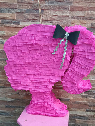 Imagen 2 de 4 de Piñata Barbie