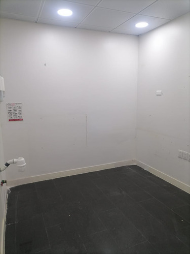Local Comercial Edificio Medico Alcantara 70 Mt2