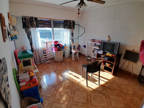 Excelente Chalet De 5 Ambientes