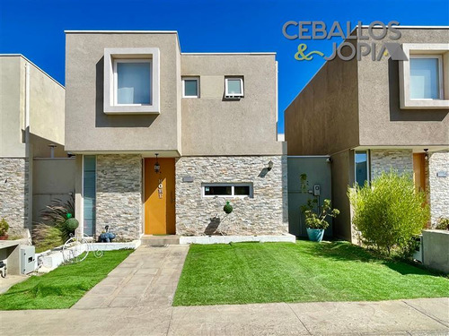 Casa En Arriendo De 3 Dorm. En Villa Alemana