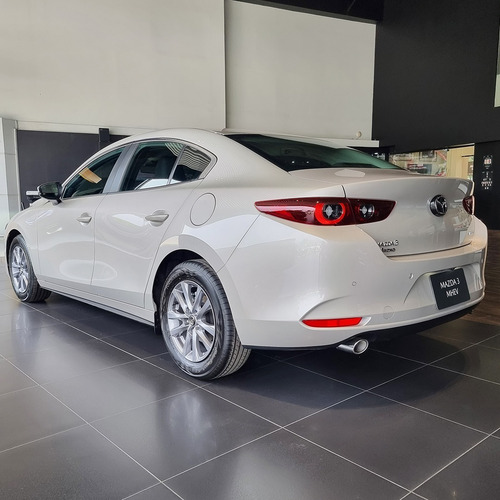 Imagen 2 de 15 de Mazda 3 Hibrido Touring Cuarzo Platino | 2023