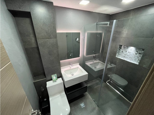 Apartamento En Venta, Res. Jade, Urb. La Soledad.