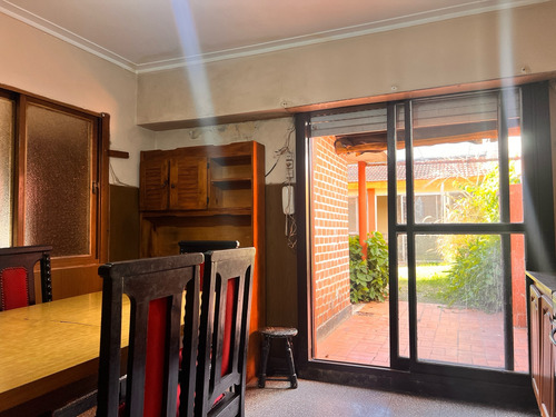 Casa En Venta | 2/3 Dormi - Quincho Y Parrilla | 33 E/ 24 Y 25 - La Plata