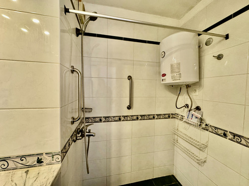 Venta Apartamento Pocitos, 2 Dormitorios + Servicio, 3 Baños, Balcón Y Garage