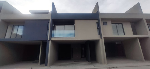 Casa En Venta En El Refugio, Condominio Zirahuen, Queretaro, Queretaro 