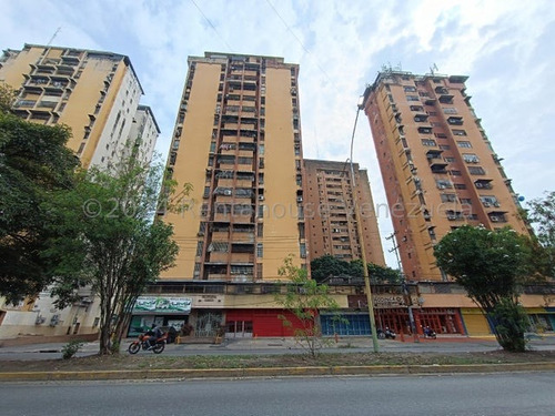 Apartamento En Venta Urb. El Centro, Maracay 24-25323 Hc