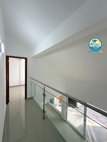 Casa En Venta En Res. Playuela - Tucacas.