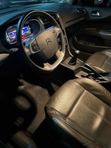 Imagen 9 de 12 de Citroën C4 Lounge 2018 1.6 Hdi 115 Feel Pack