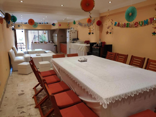 Casa En Venta - 6 Dormitorios 6 Baños - Cocheras - 556mts2 - Villa Del Parque