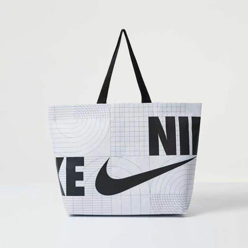 Práctico Bolso Blanco Y Negro Con Estampado Nike De Un Hombr