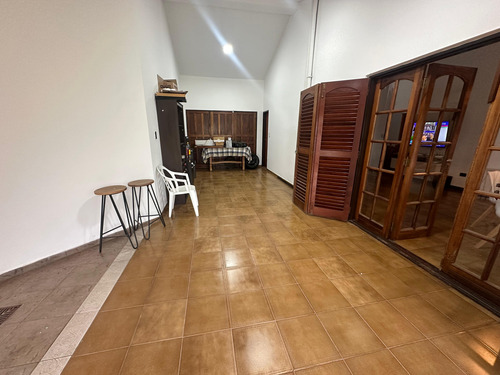 Casa Venta Arguello Amplia 3 Dormitorios Patio Enorme Pileta