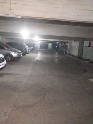 Cochera En Lanus Oeste Excelente