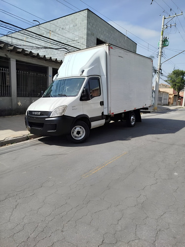 Iveco Daily 35s14  Baú Ano 2013