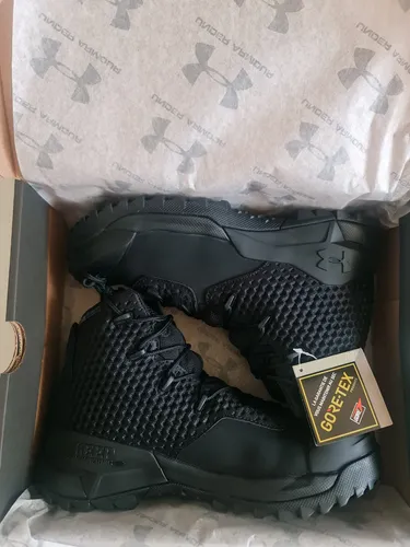 Ua keep top hammering boots
