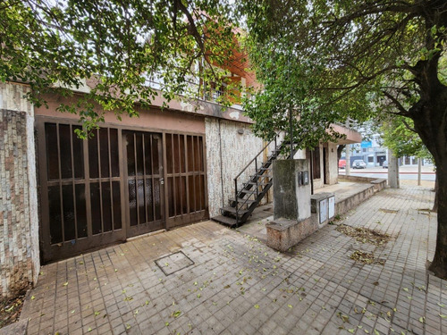 Imagen 3 de 9 de Propiedad En Venta - Tres Casas - Excelente Zona Comercial - Av Armada Argentina