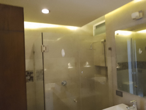 Renta Exclusivo Departamento, Amplio, Cómodo, Bien Ubicado Y De Lujo, Con Terraza, 3 Recámaras Con Closet Y Baño Cada Una, Solo 3 Unidades, Tercer Nivel Premium, Renta Ejecutiva, Cocina Integral.