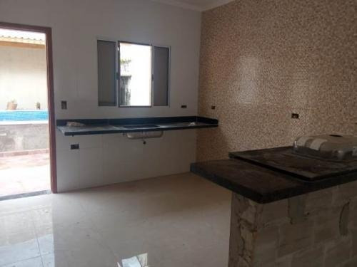 Imagem 7 de 11 de Casa À Venda Com Piscina A 400 M Do Mar Em Itanhaém. 8187