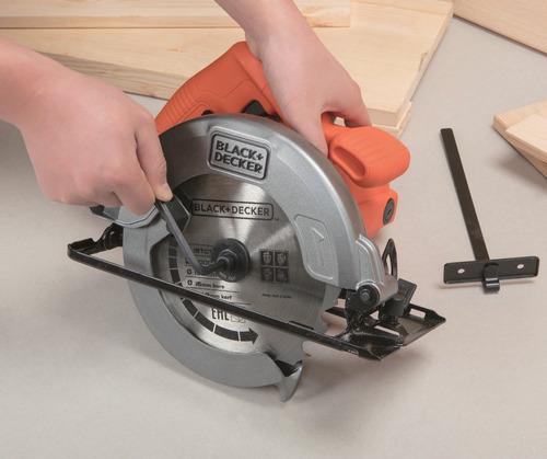 Imagen 4 de 8 de Sierra circular eléctrica Black+Decker CS1004 184mm 1400W naranja 60Hz 120V