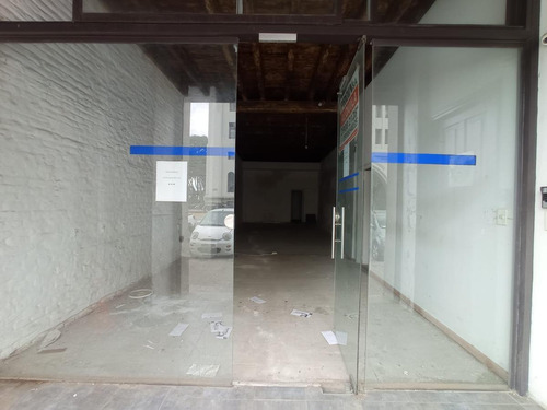 Imagen 3 de 8 de Local -excelente Local A Pasos De Mercado Del Puerto Y Buquebus, 70 M2 !!