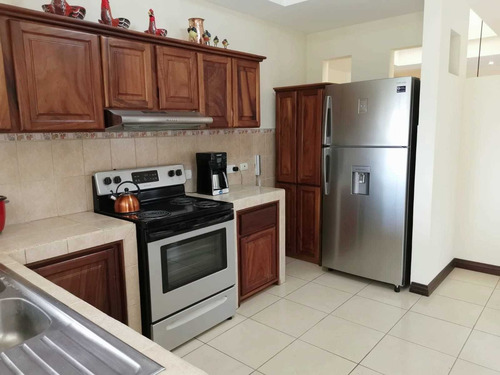 Imagen 3 de 11 de Full Amob 3 Hab 4 Parq Casa En Alajuela