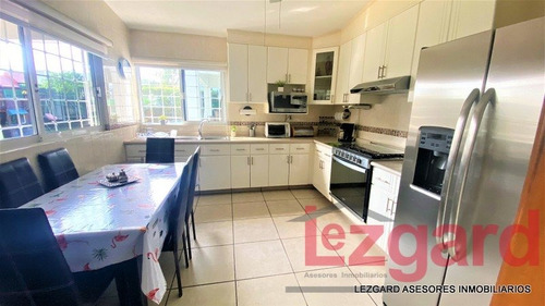 ¡vive El Lujo En Lomas De Cocoyoc! Casa En Venta Con Todas Las Comodidades.