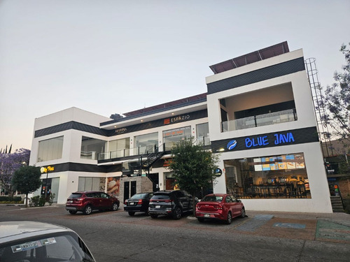 Local Comercial En Renta En Plaza Ubicada En Milenio Iii Queretaro