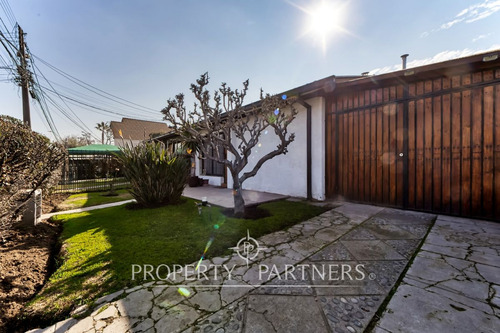 Acogedora Casa Con Gran Patio En Villa Frei Barr...