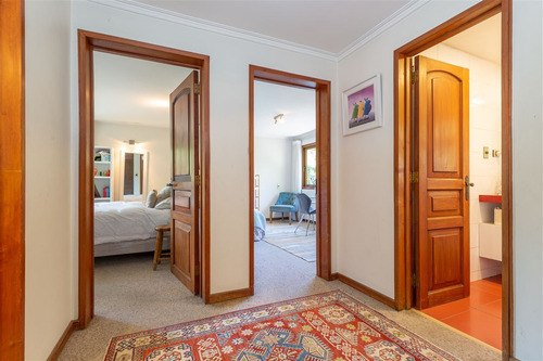 Casa En Venta De 4 Dorm. En Las Condes