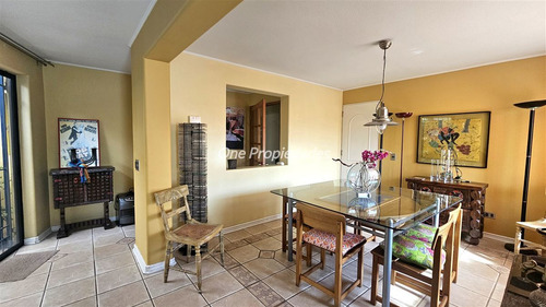 Casa En Venta De 4 Dorm.3 Baños Estar Servicio En Las Condes
