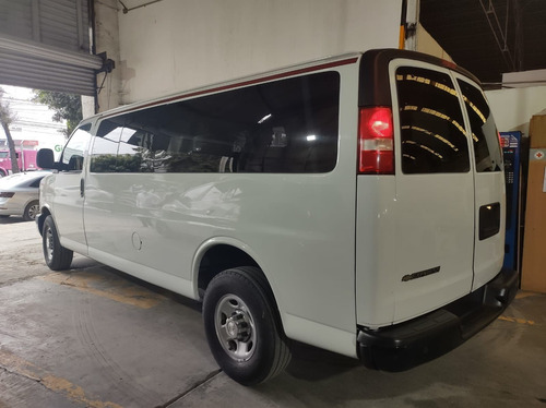 Imagen 7 de 14 de Chevrolet Express 2017 6.0 Ls C 15 Pas At