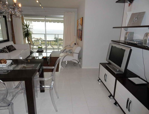 Apartamento En Venta De 2 Dormitorios En Playa Mansa