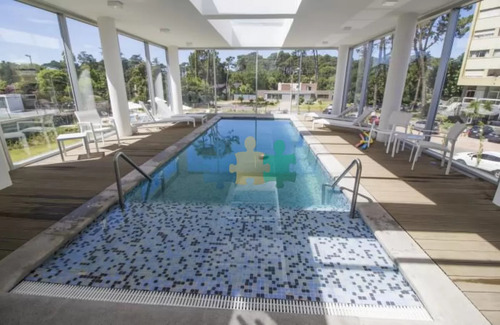 Monoambiente Venta En Torre Con Servicios Piso Alto Sobre Avenida Roosevelt Punta Del Este - Ref : Eqp5992