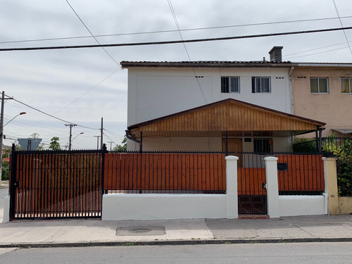 Espaciosa Casa En Venta De 4 Dormitorios