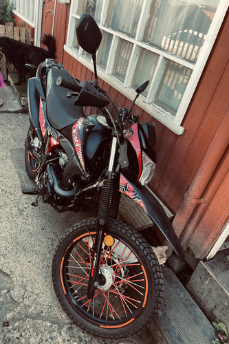 Moto Enduro Prácticamente Nueva Con Muy Poco Uso