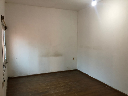 Lega Propiedades Vende Hermosa Casa Con Fondo.