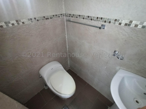 Casa En Venta En El Limon Maracay Aragua 23-15629 Irrr