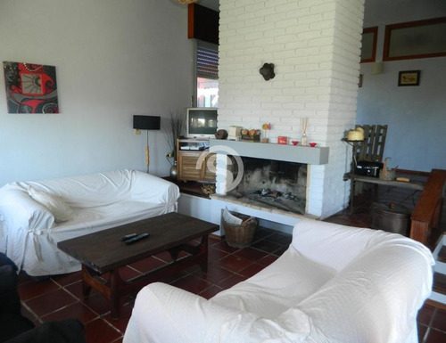Casa En Alquiler- Ref: 23