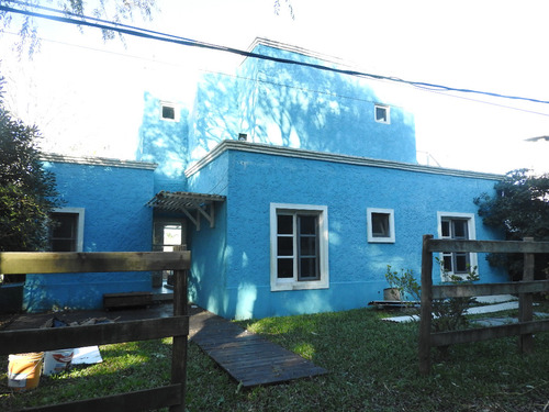 Moderna Casa Con Amplios Espacios,luminosos En Calle Cerrada Prox.playa Del Barco.