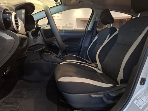 Nissan Versa 1.6 Advance At