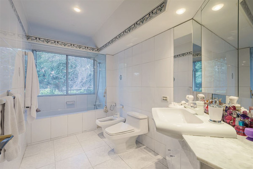 Departamento En Venta De 4 Dorm. En Las Condes